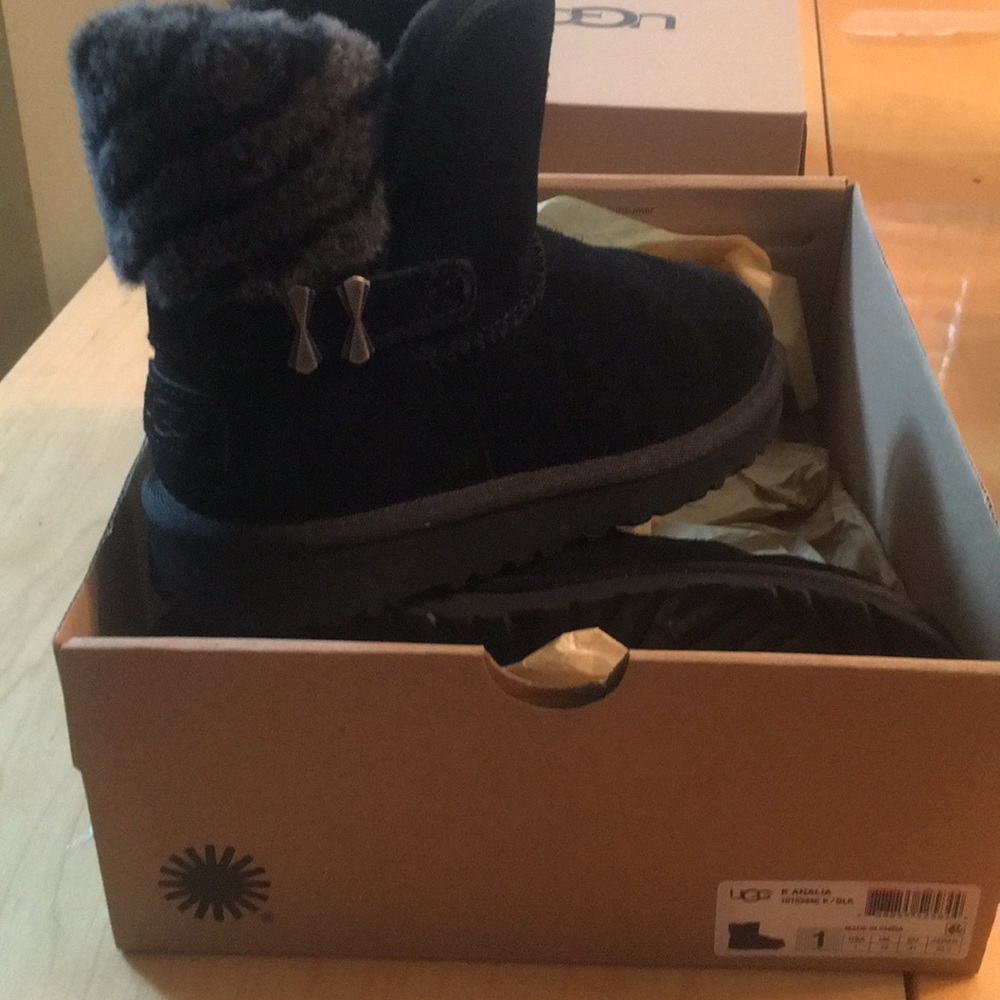 New youth Uggs K ANALIA size 1